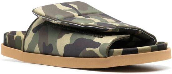 GIABORGHINI Slippers met camouflageprint Groen