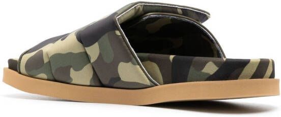 GIABORGHINI Slippers met camouflageprint Groen