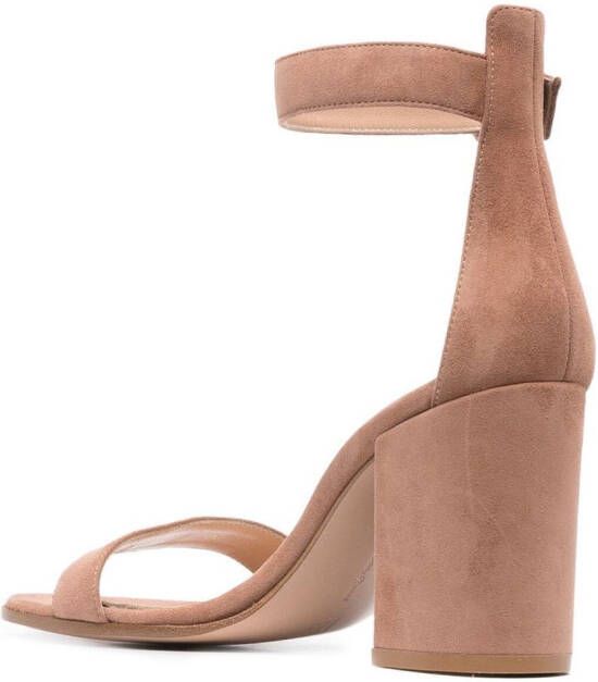 Gianvito Rossi Suède sandalen Beige