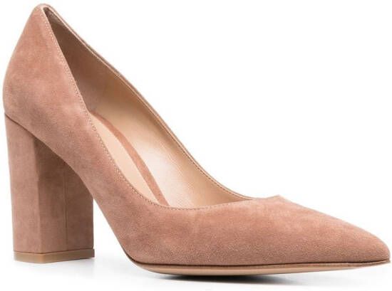 Gianvito Rossi Pumps met puntige neus Beige