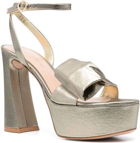 Gianvito Rossi Sandalen met strikdetail Goud