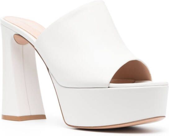 Gianvito Rossi Muiltjes met plateauzool Wit