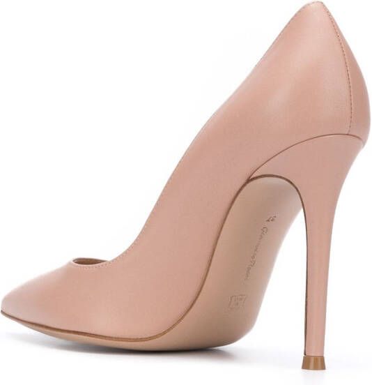 Gianvito Rossi Pumps met puntige neus Beige