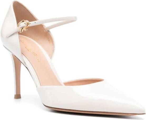 Gianvito Rossi Pumps met puntige neus Wit