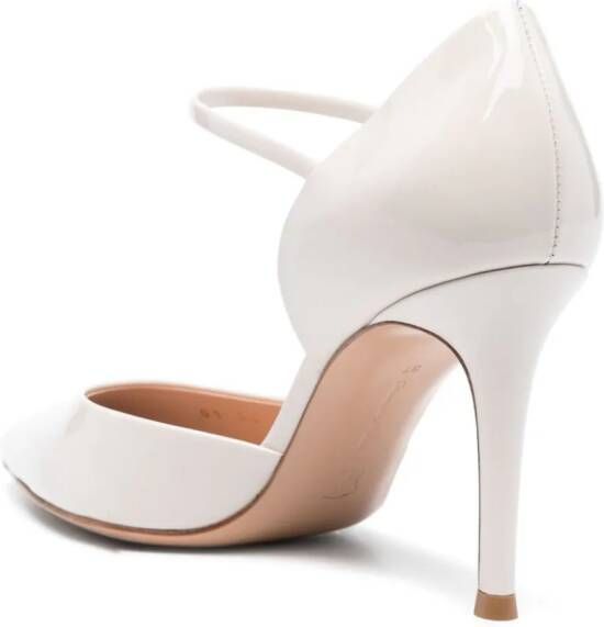 Gianvito Rossi Pumps met puntige neus Wit