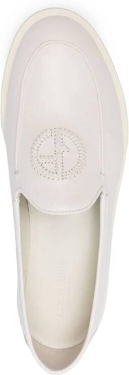 Giorgio Armani Leren loafers met geborduurd logo Wit
