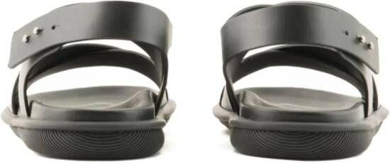 Giorgio Armani Leren sandalen met logo-reliëf Zwart