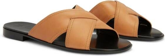 Giuseppe Zanotti Slippers met open neus Bruin