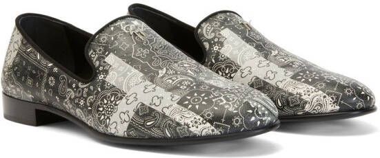 Giuseppe Zanotti Gipsy Lewis loafers met bandanaprint Zwart