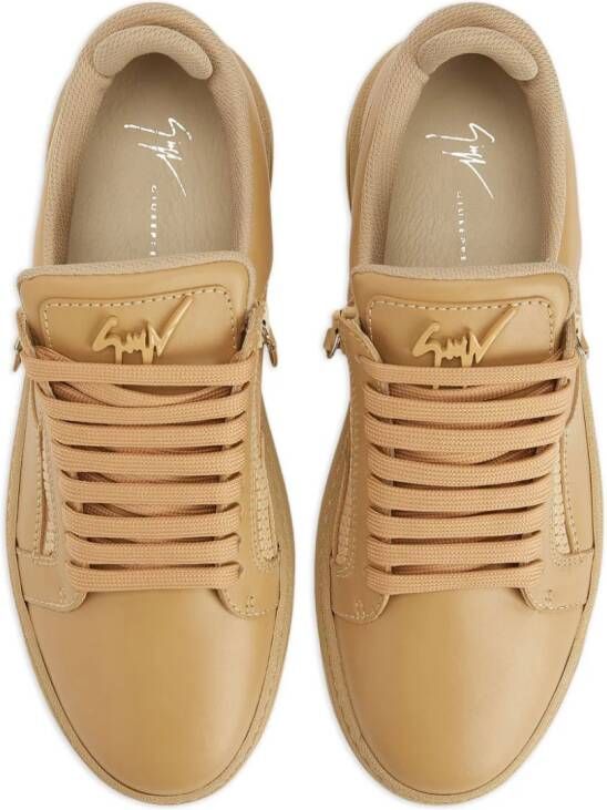 Giuseppe Zanotti GZ94 sneakers met logoplakkaat Beige