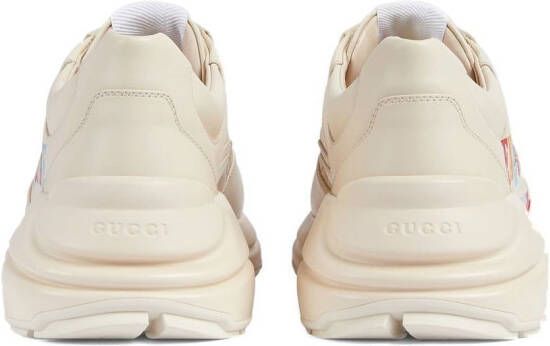 Gucci Sneakers met grafische print Beige