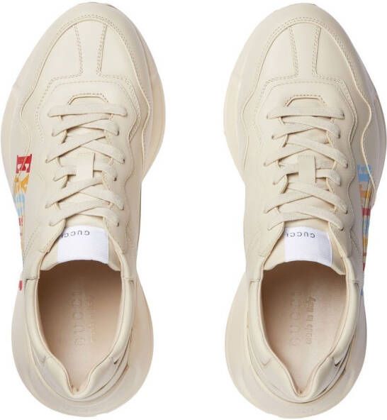 Gucci Sneakers met grafische print Beige