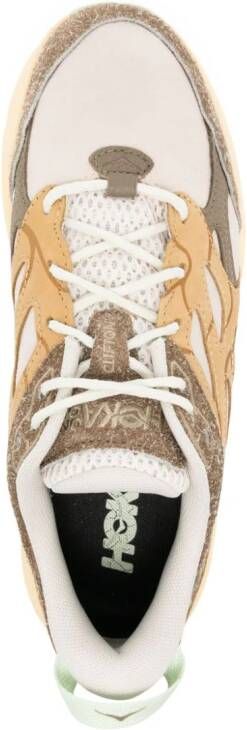 HOKA Clifton suède sneakers Bruin