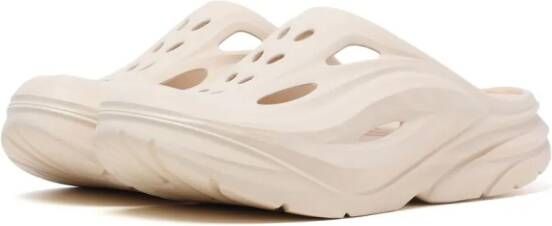 HOKA Ora Recovery slippers met ronde neus Beige