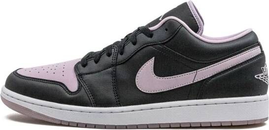 Jordan " 1 Low SE Black Iced Lilac sneakers" Zwart