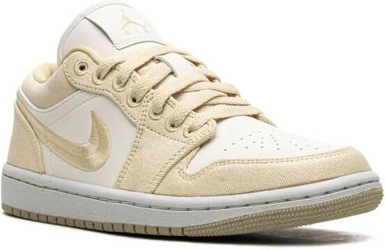 Jordan "Air 1 Low Team Gold Sail sneakers" Goud