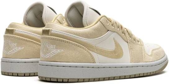 Jordan "Air 1 Low Team Gold Sail sneakers" Goud