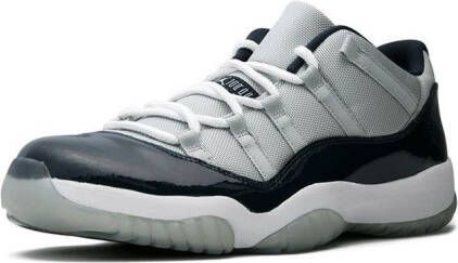 Jordan Air 11 Retro low-top sneakers Grijs