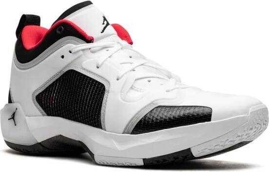 Jordan "Air 37 Low Siren Red sneakers" Wit