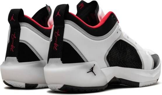 Jordan "Air 37 Low Siren Red sneakers" Wit