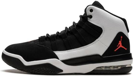 Jordan "Max Aura Infrared 23 sneakers" Zwart