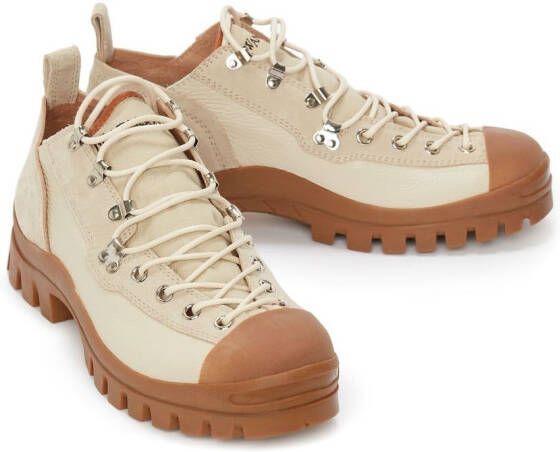 JW Anderson Veterschoenen met geborduurd logo Beige