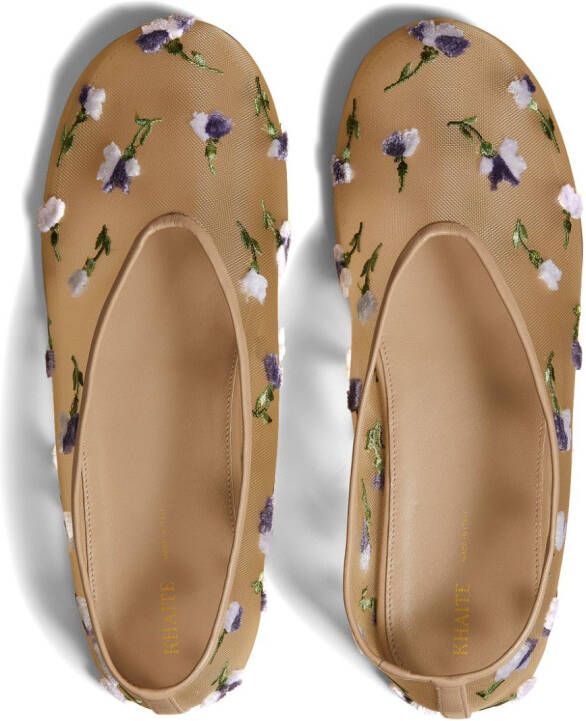 KHAITE The Marcy ballerina's met geborduurde bloemen Beige