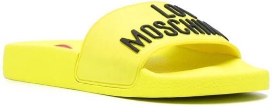 Love Moschino Slippers met logo-reliëf Geel