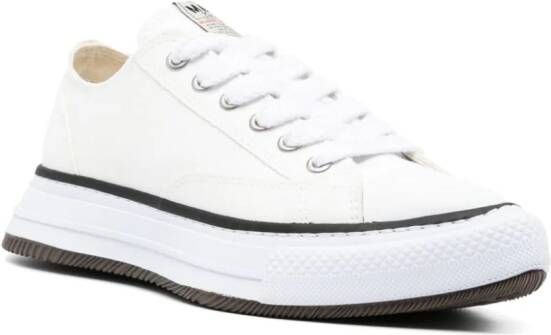 Maison Mihara Yasuhiro Yucca sneakers met puntige neus Wit