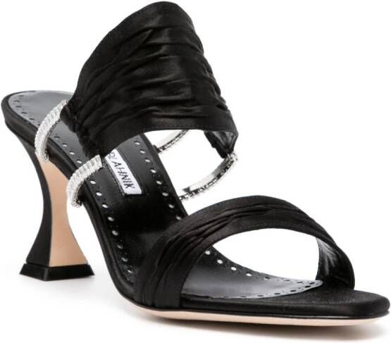 Manolo Blahnik 70 mm Chinap satijnen sandalen Zwart