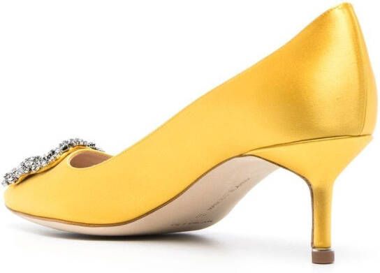 Manolo Blahnik Hangisi pumps met kristallen gesp Geel