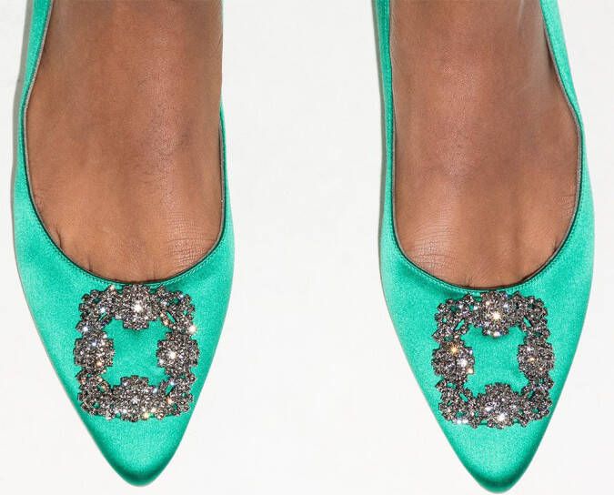 Manolo Blahnik Hangisi pumps verfraaid met broche Groen