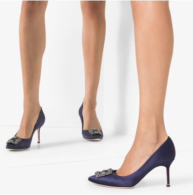 Manolo Blahnik marine blauwe Hangisi 70 pumps van zijde en satijn met gesp en kristallen