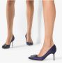 Manolo Blahnik marine blauwe Hangisi 70 pumps van zijde en satijn met gesp en kristallen - Thumbnail 3