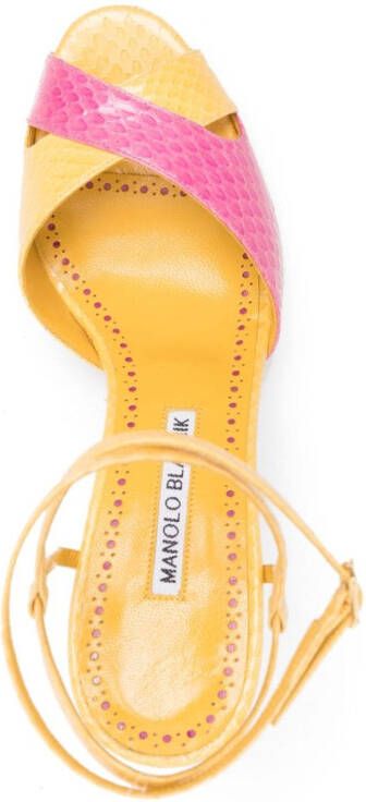 Manolo Blahnik Mumbi sandalen met slangenleer-effect Geel