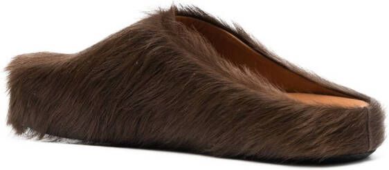 Marni Fussbett Sabot slippers met kalfshaar Bruin