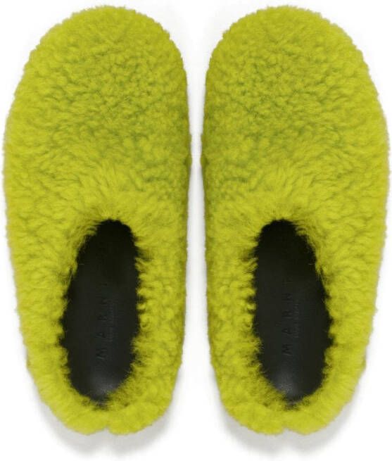 Marni Fussbett Sabot slippers met kalfshaar Groen