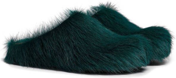 Marni Fussbet Sabot slippers met kalfshaar Groen