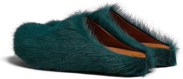 Marni Fussbet Sabot slippers met kalfshaar Groen