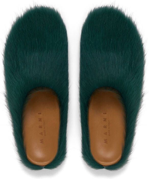 Marni Fussbet Sabot slippers met kalfshaar Groen