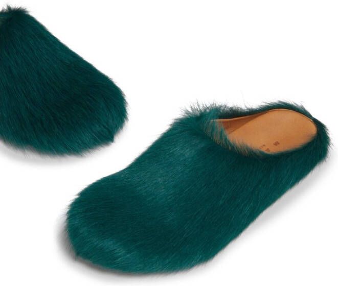 Marni Fussbet Sabot slippers met kalfshaar Groen