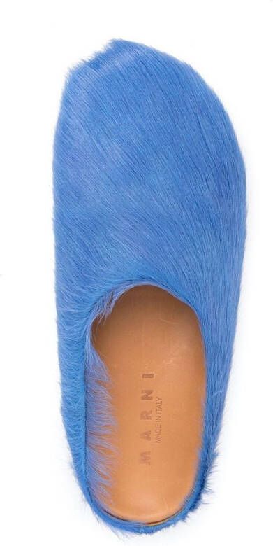 Marni Fussbett Sabot slippers met kalfshaar Blauw