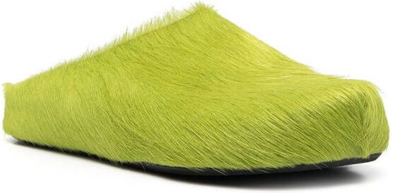 Marni Fussbett Sabot slippers met kalfshaar Groen