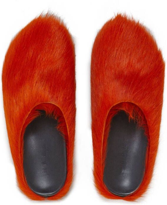 Marni Fussbett Sabot slippers met kalfshaar Oranje