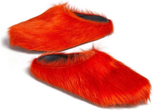 Marni Fussbett Sabot slippers met kalfshaar Oranje