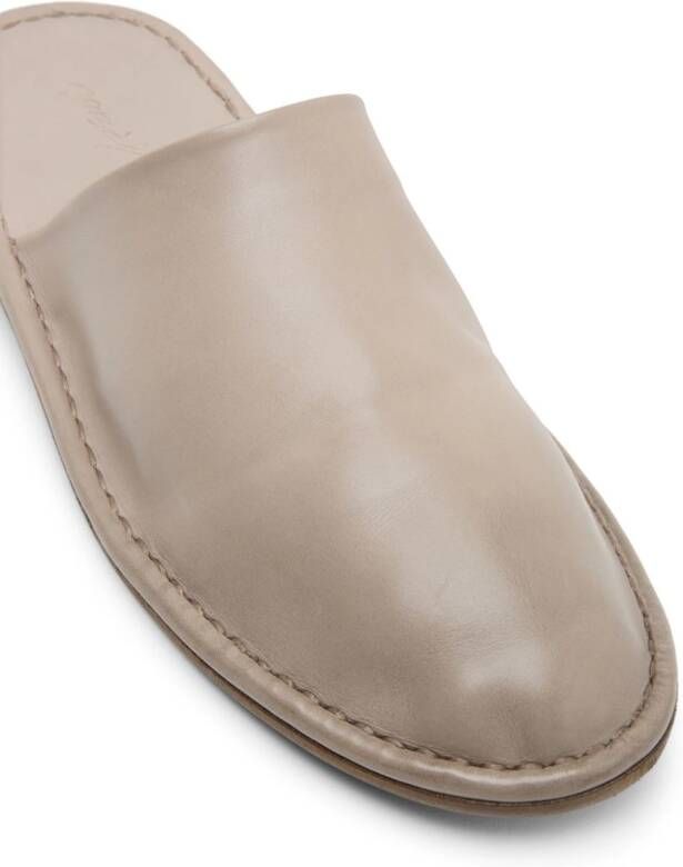 Marsèll Leren slippers met ronde neus Beige