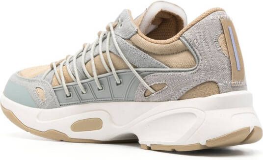 MCQ Sneakers met vlakken Beige