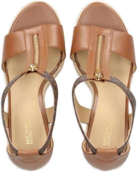 Michael Kors Berkley sandalen met sleehak Bruin