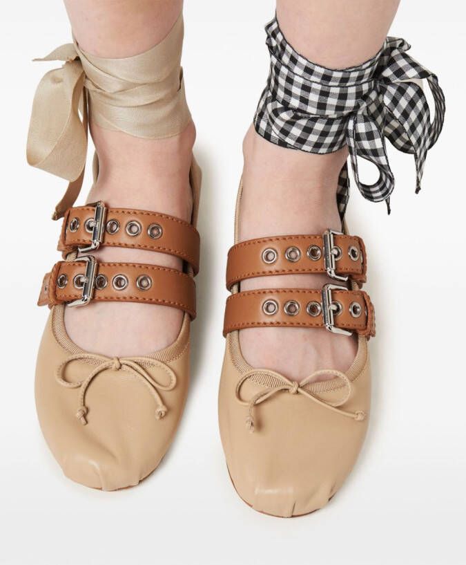 Miu Leren ballerina's met gesp Beige