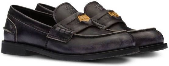 Miu Loafers met logoplakkaat Zwart